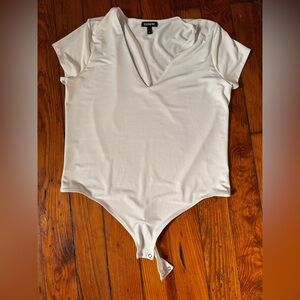 3 for $10 Express Ivory V-Neck Bodysuit XL